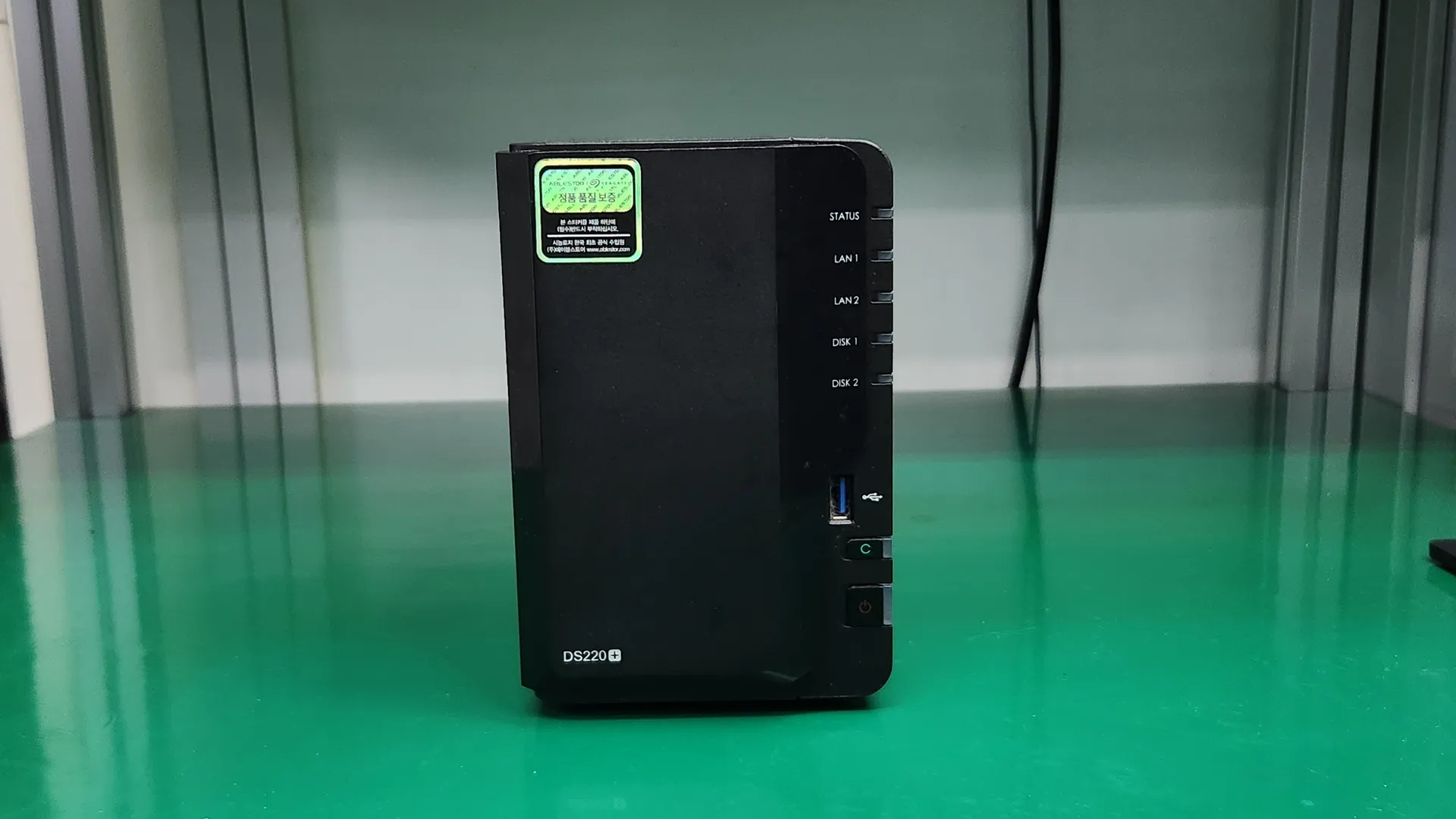synology-ds220plus-front