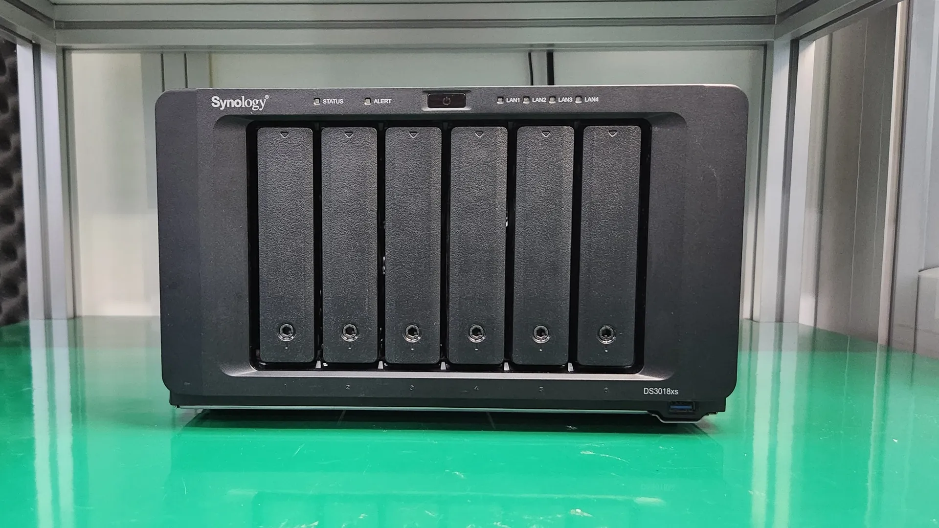 synology-ds3018xs-nas-recovery-front_